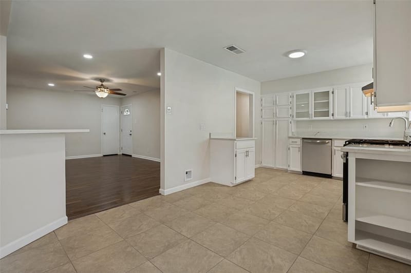 3811 Rolinda Drive, Dallas TX 75211 - Photo 9