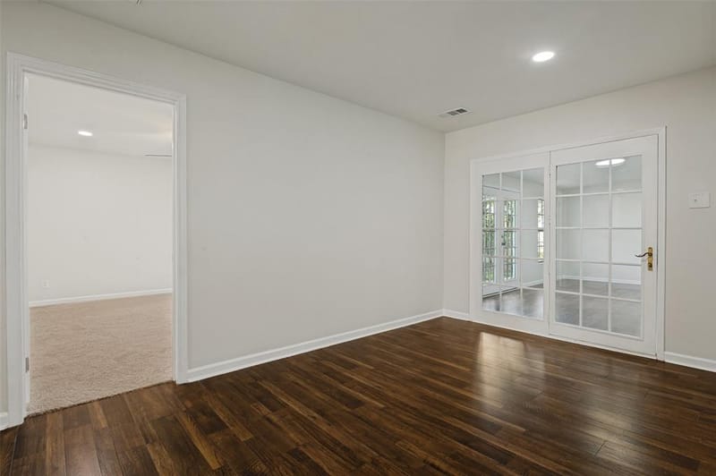3811 Rolinda Drive, Dallas TX 75211 - Photo 4