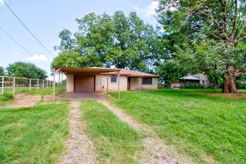 403 S Broadway Street, Collinsville TX 76233 - Photo 2