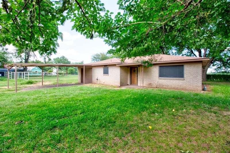 403 S Broadway Street, Collinsville TX 76233 - Photo 3