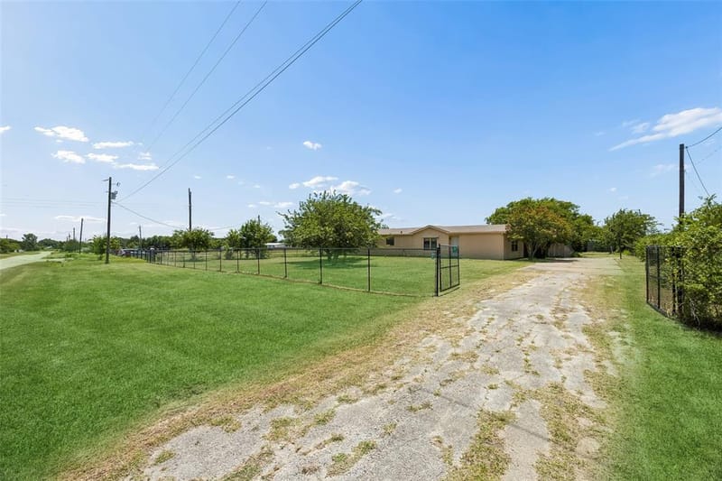 5701 Spring Street, Alvarado TX 76009 - Photo 3