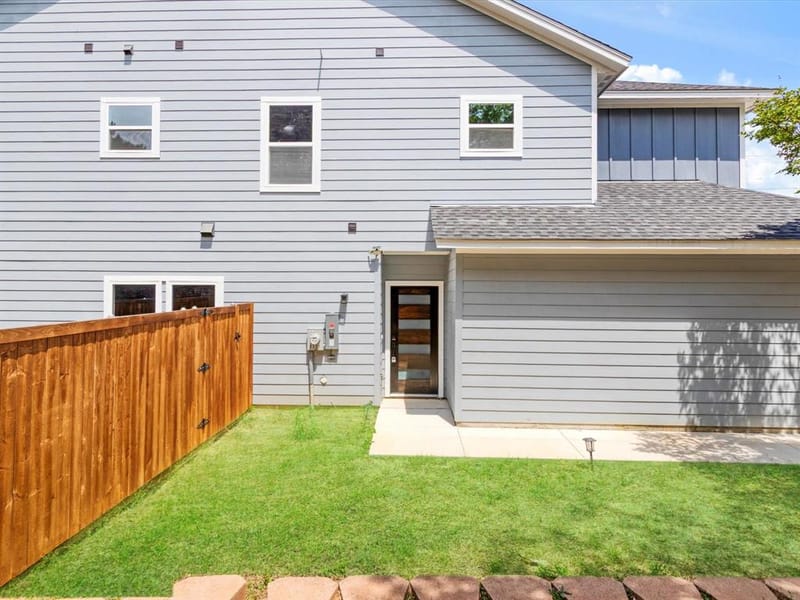 6221 Post Oak Terrace, Fort Worth TX 76112 - Photo 2