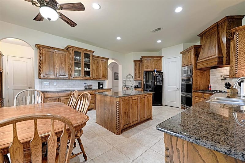 415 Breezeway Court, Cedar Hill TX 75104 - Photo 9