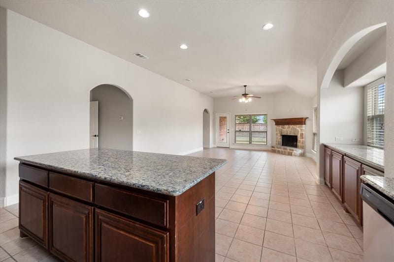 6633 Meadow Glen Drive, Midlothian TX 76065 - Photo 6