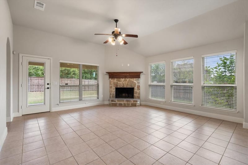 6633 Meadow Glen Drive, Midlothian TX 76065 - Photo 7