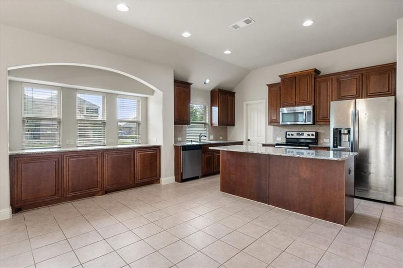 6633 Meadow Glen Drive, Midlothian TX 76065 - Photo 3