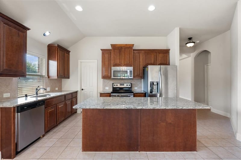 6633 Meadow Glen Drive, Midlothian TX 76065 - Photo 9