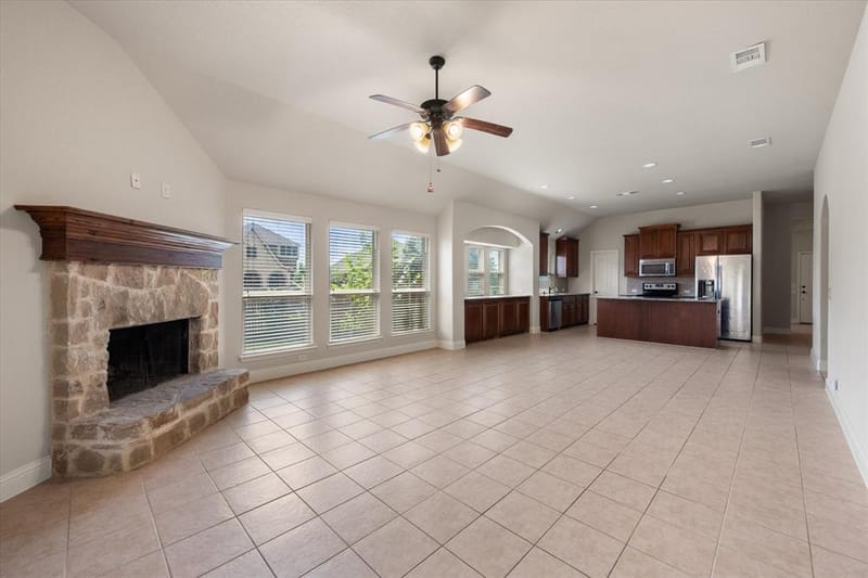 6633 Meadow Glen Drive, Midlothian TX 76065 - Photo 4