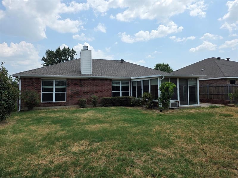 307 Dimes Street, Arlington TX 76002 - Photo 4