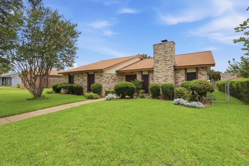 2929 Silverdale Lane, Garland TX 75044 - Photo 2