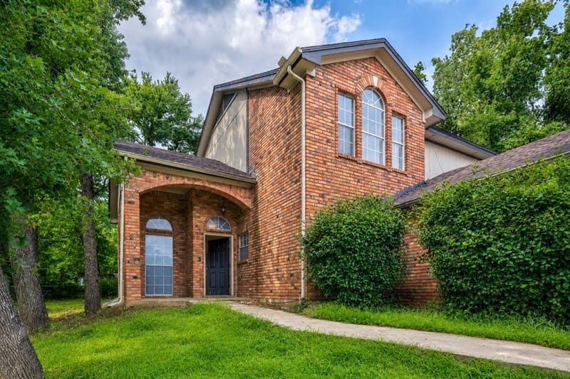 5112 Oak Gate Court, Arlington TX 76016 - Photo 2