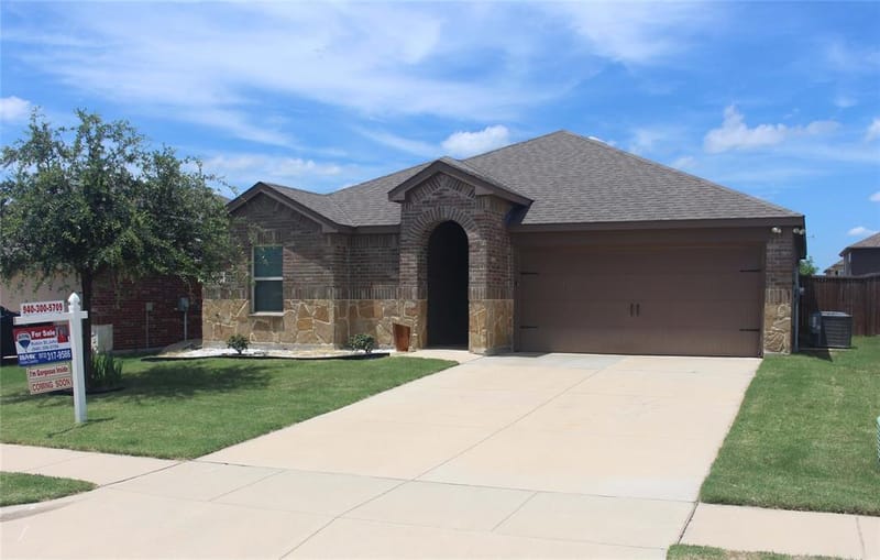 825 Alton Drive, Aubrey TX 76227