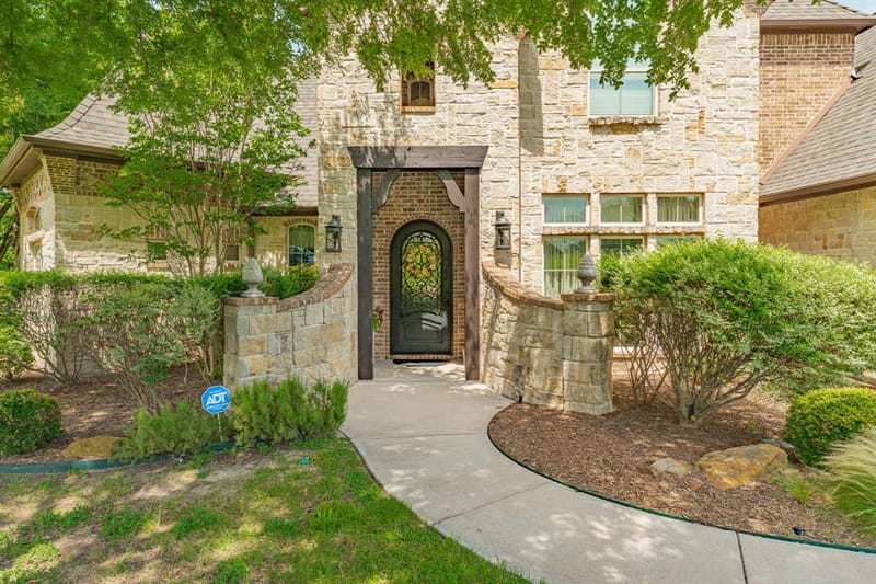 101 Western Breeze Drive, Fort Worth TX 76126 - Photo 2