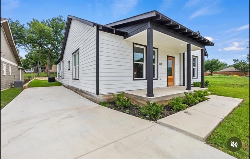 1310 Bessie Street, Fort Worth TX 76104 - Photo 2