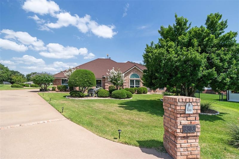 6303 Dulcito Court, Granbury TX 76049 - Photo 2