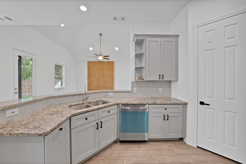 1008 20th Street, Fort Worth TX 76164 - Photo 18
