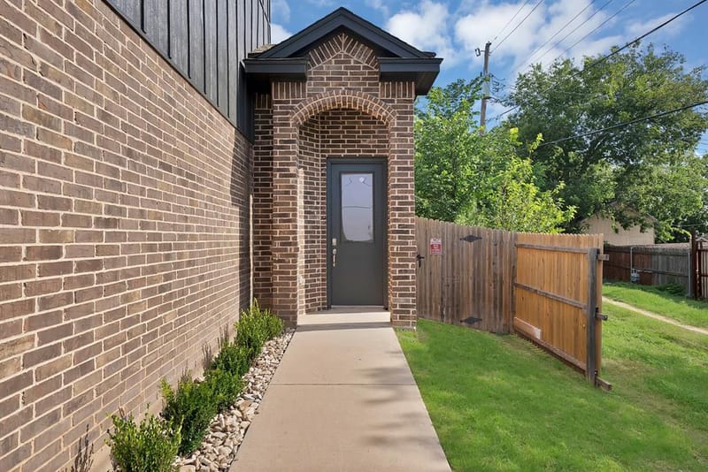 1008 20th Street, Fort Worth TX 76164 - Photo 4