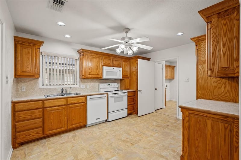 219 W Wilson Avenue, Sherman TX 75090 - Photo 17