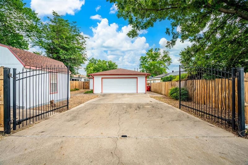219 W Wilson Avenue, Sherman TX 75090 - Photo 7