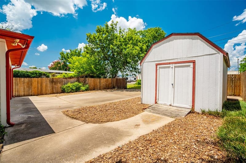 219 W Wilson Avenue, Sherman TX 75090 - Photo 10