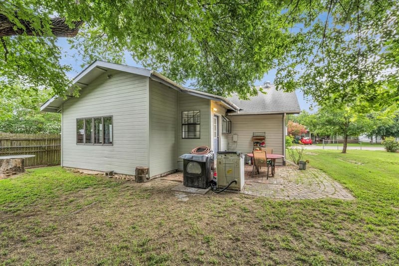 1020 Fisher Street, Bellmead TX 76705 - Photo 23