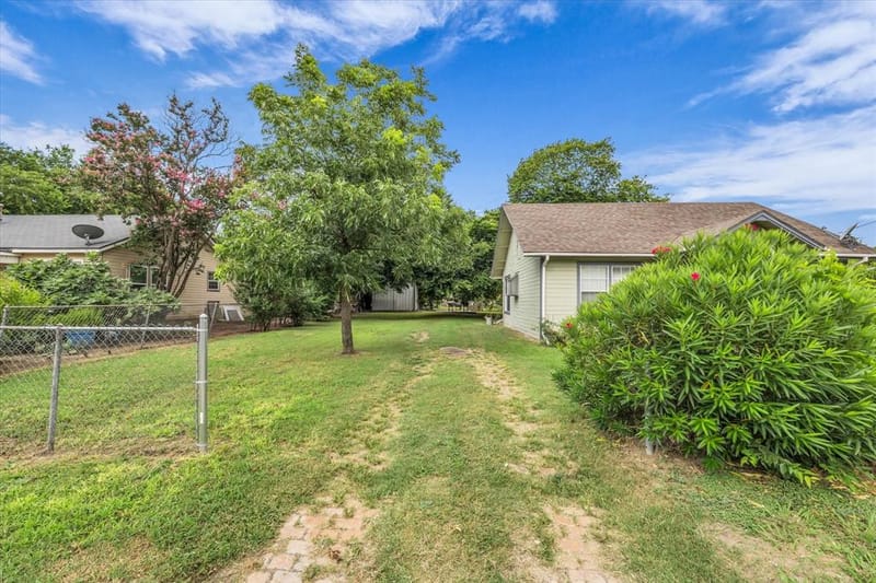 1020 Fisher Street, Bellmead TX 76705 - Photo 6