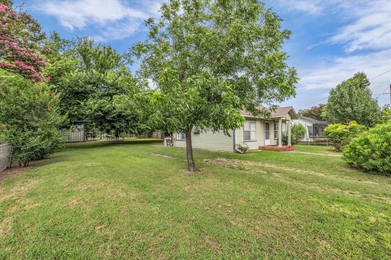 1020 Fisher Street, Bellmead TX 76705 - Photo 7