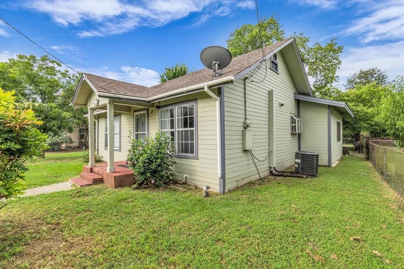 1020 Fisher Street, Bellmead TX 76705 - Photo 4