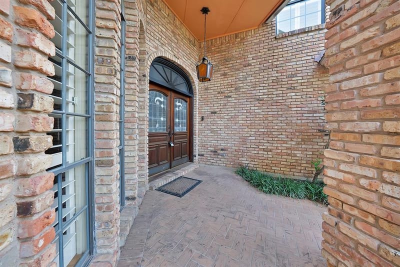 2714 Ridge Top Lane, Arlington TX 76006 - Photo 3