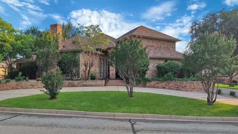 2714 Ridge Top Lane, Arlington TX 76006 - Photo 4
