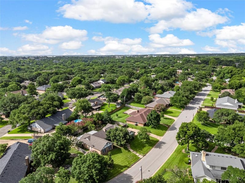 8202 Whippoorwill Drive, Woodway TX 76712 - Photo 39