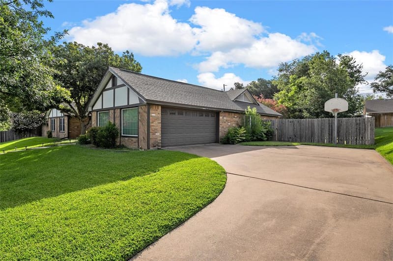 8202 Whippoorwill Drive, Woodway TX 76712 - Photo 4