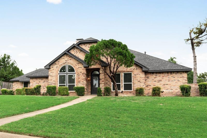 915 Greenbriar Lane, Duncanville TX 75137 - Photo 2