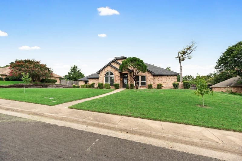 915 Greenbriar Lane, Duncanville TX 75137 - Photo 3