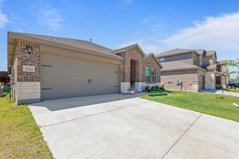 7313 Mayplace Drive, McKinney TX 75071 - Photo 4