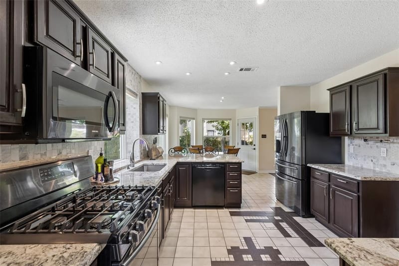 933 Golden Grove Drive, Lewisville TX 75067 - Photo 10