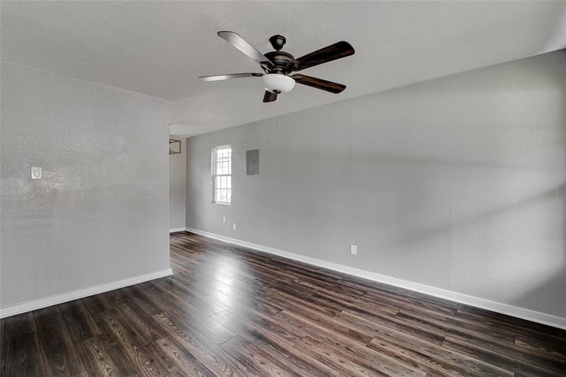 412 E Fogg Street, Fort Worth TX 76110 - Photo 6