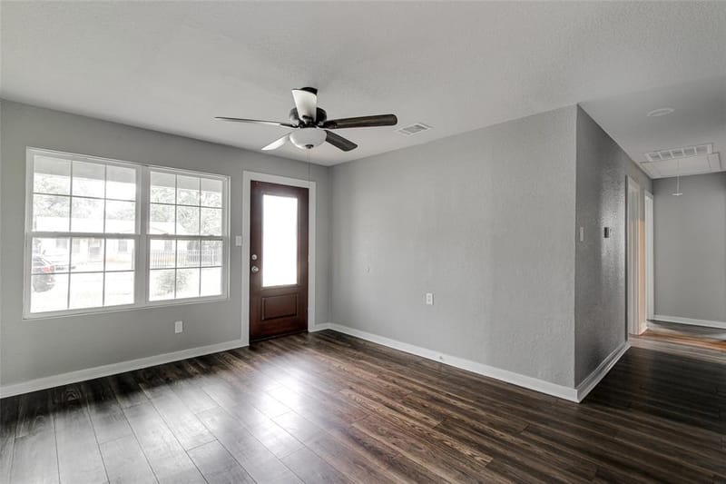 412 E Fogg Street, Fort Worth TX 76110 - Photo 3