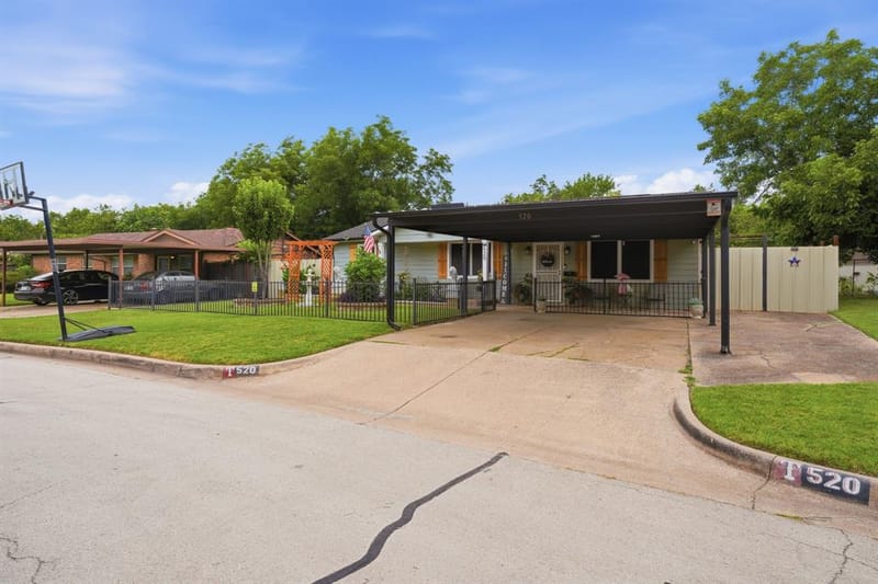 520 Thompson Drive, Saginaw TX 76179 - Photo 8