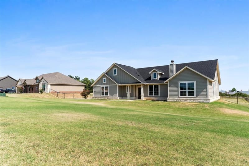 1011 Northern Oaks Court, Springtown TX 76082 - Photo 2
