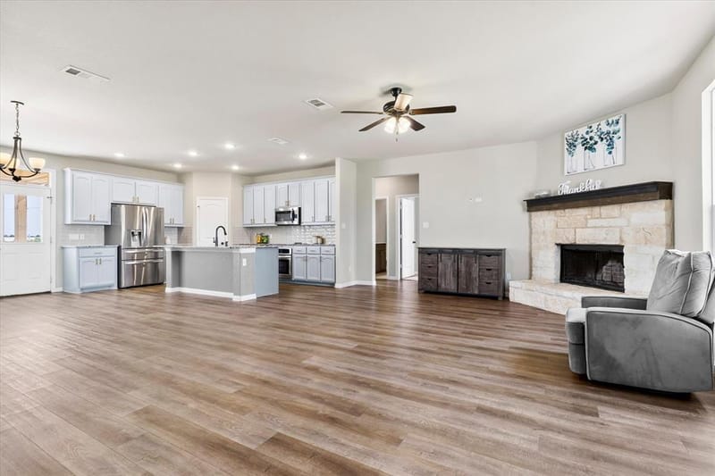 1011 Northern Oaks Court, Springtown TX 76082 - Photo 6