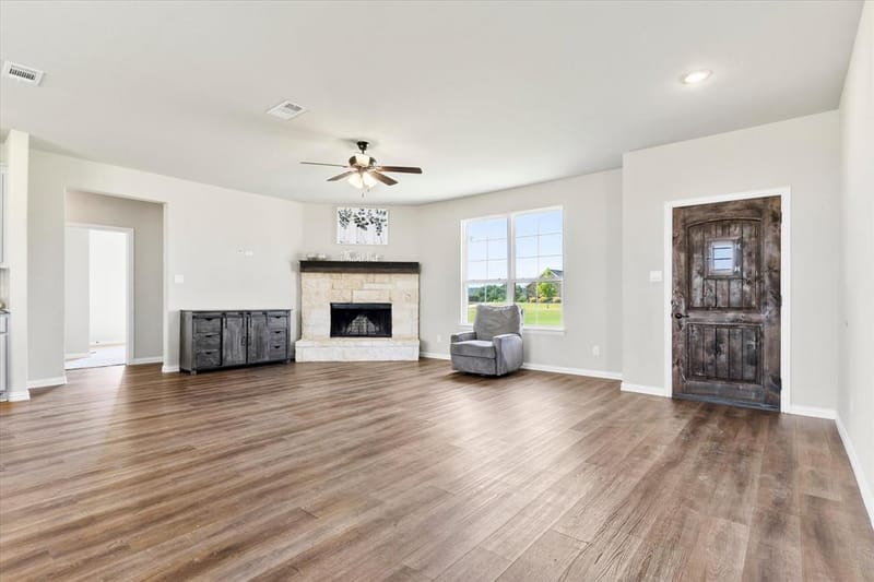 1011 Northern Oaks Court, Springtown TX 76082 - Photo 7