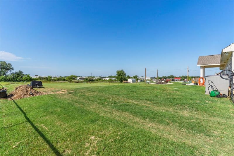 1011 Northern Oaks Court, Springtown TX 76082 - Photo 32