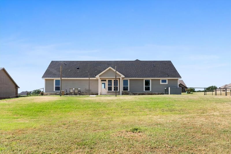 1011 Northern Oaks Court, Springtown TX 76082 - Photo 28