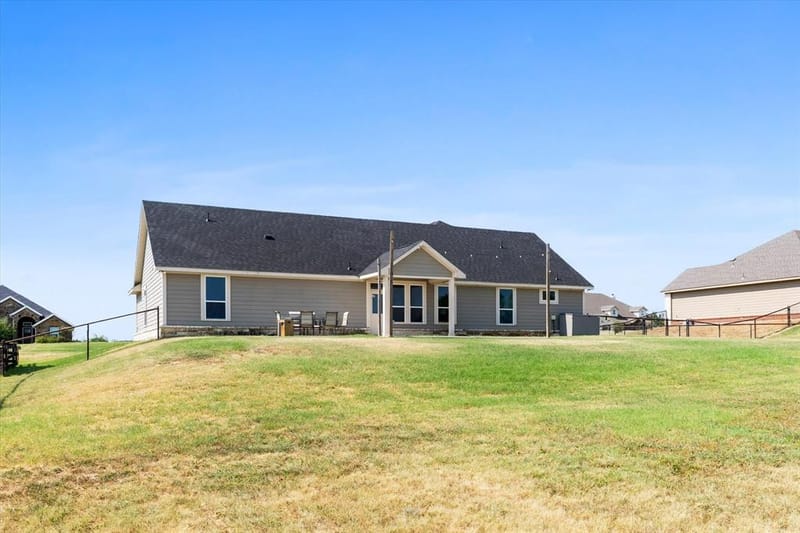 1011 Northern Oaks Court, Springtown TX 76082 - Photo 30