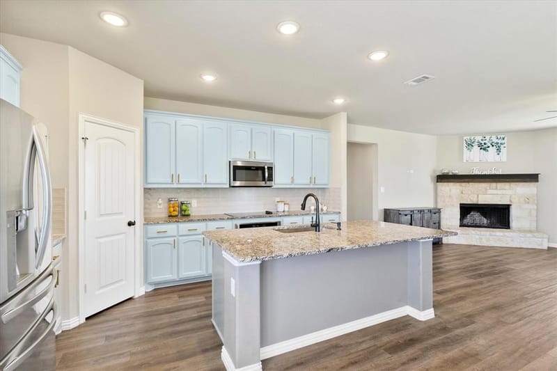 1011 Northern Oaks Court, Springtown TX 76082 - Photo 11