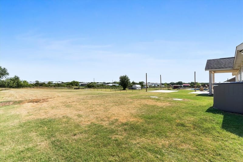 1011 Northern Oaks Court, Springtown TX 76082 - Photo 31