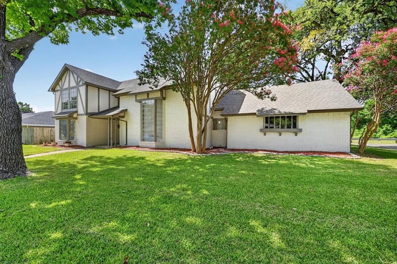 344 Woodbrook Drive, DeSoto TX 75115 - Photo 2