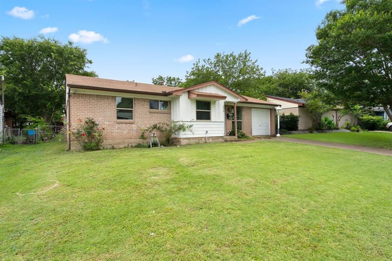546 Sun Valley Drive, Duncanville TX 75116 - Photo 2