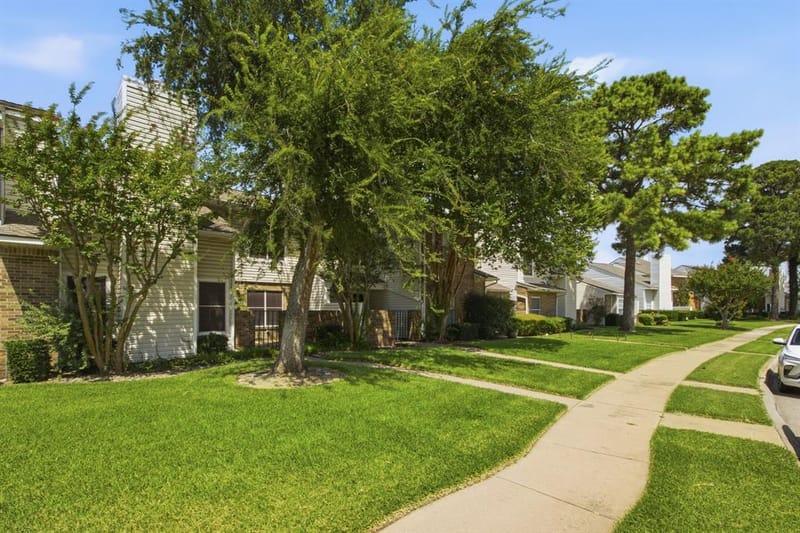 840 Creekside Drive, Lewisville TX 75067 - Photo 2